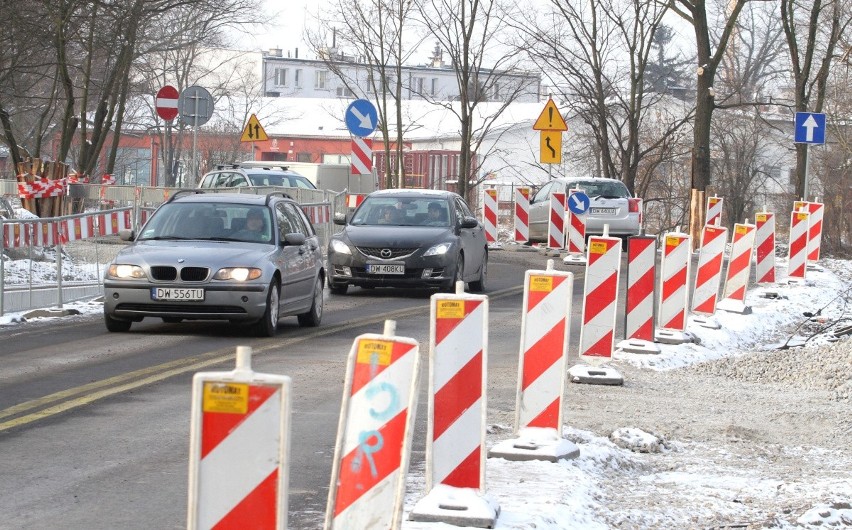 Ruszył kolejny etap remontu na ul. Przyjaźni. Zamknięto skrzyżowanie z Krzycką (ZDJĘCIA)