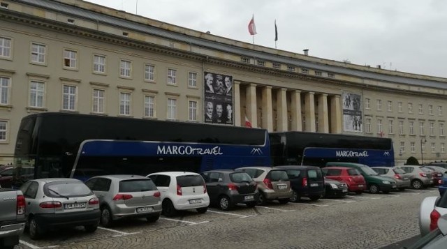 Dolnośląski Urząd Wojewódzki, Wrocław, blokada, autokary.