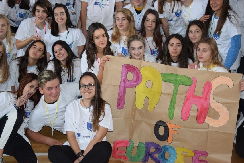 "Nowy" konecki ogólniak gości młodzież z Włoch, Hiszpanii i Belgii. Uczniowie wspólnie realizują projekt Erasmus+