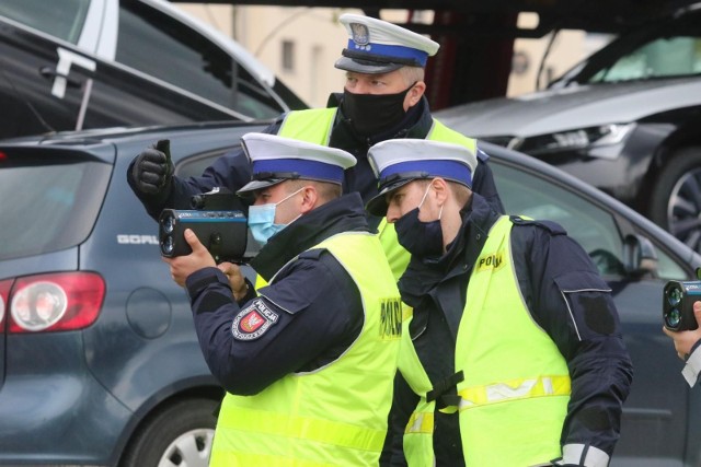 Policjanci wystawili wczoraj ponad 100 mandatów w kilku miejscach we Wrocławiu i najbliższych okolicach