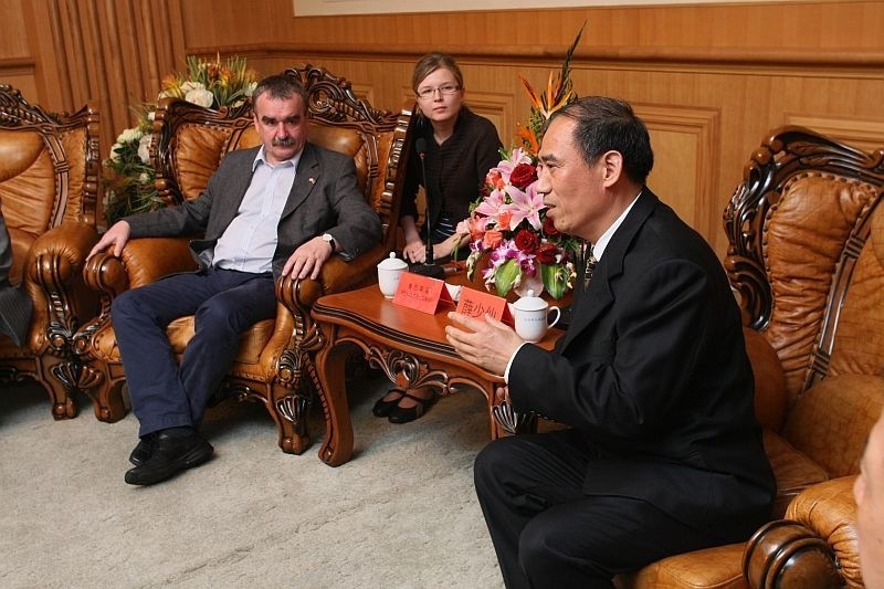 Prezydent Kielc na oficjalnym spotkaniu z dyrektorem Xue...