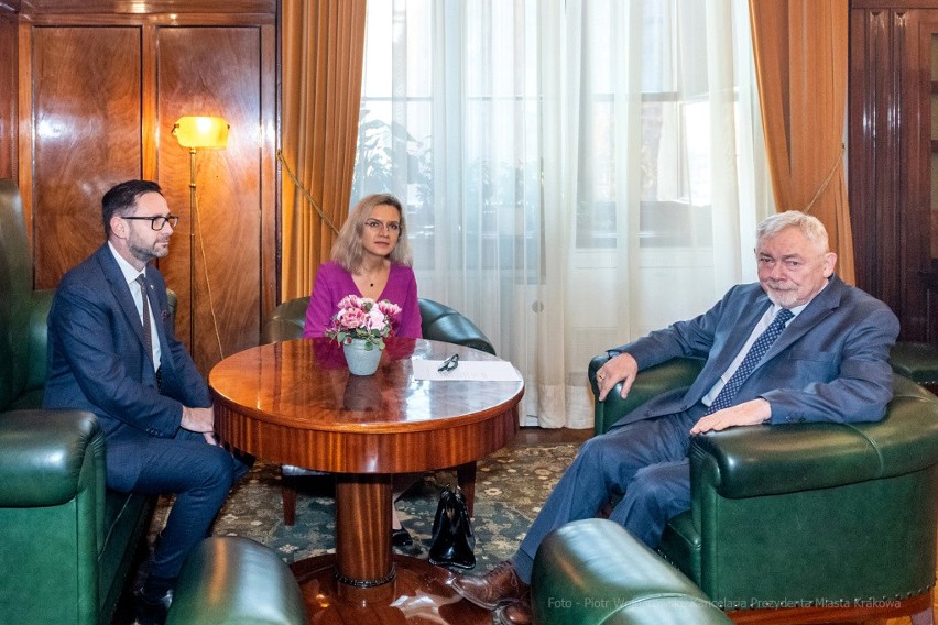 Prezydent Krakowa spotkał się z prezesem PKN Orlen i posłanką PiS. Rozmawiali o działaniach związanych z poprawą jakości powietrza