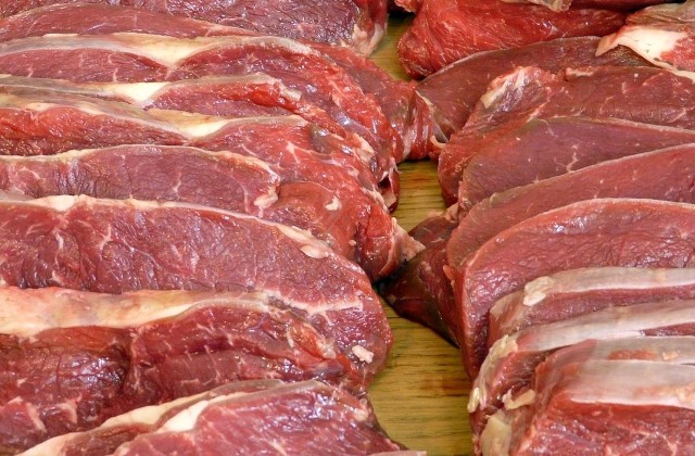 Mięso badane jest w kierunku bakterii, która może wywoływać efekt świecenia.