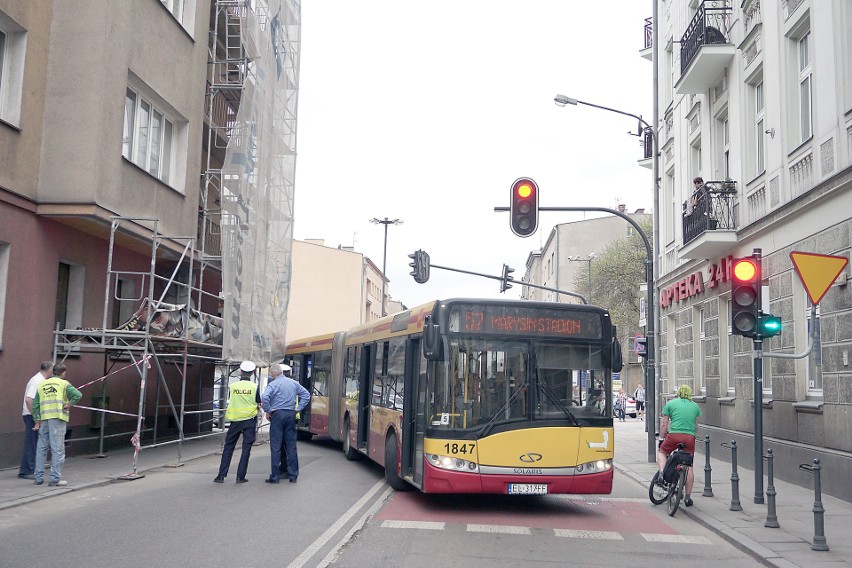 Wypadek na Radwańskiej w Łodzi. Autobus wjechał w...