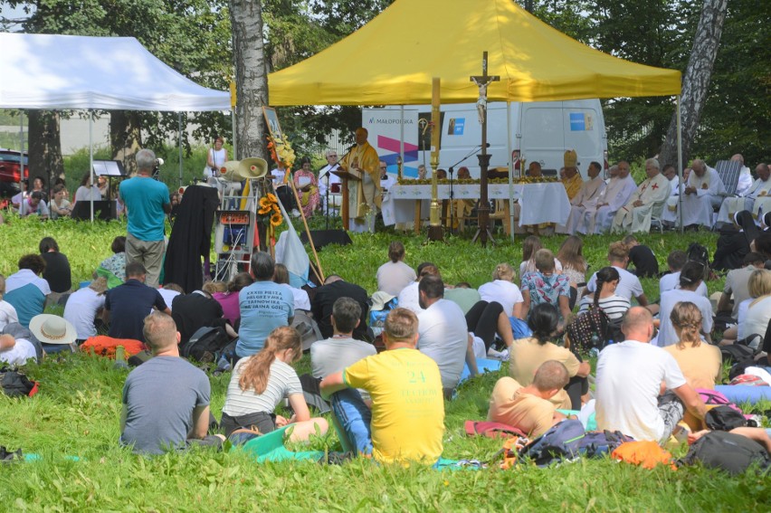 Przez Proszowice przechodzą uczestnicy 40. Pieszej Pielgrzymki Tarnowskiej