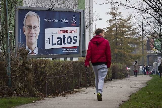 W Bydgoszczy, przy ul. Marii Skłodowskiej-Curie, niedaleko stadionu „Polonia”, jest jeszcze plakat wyborczy Posła Tomasza Latosa (Pis)
