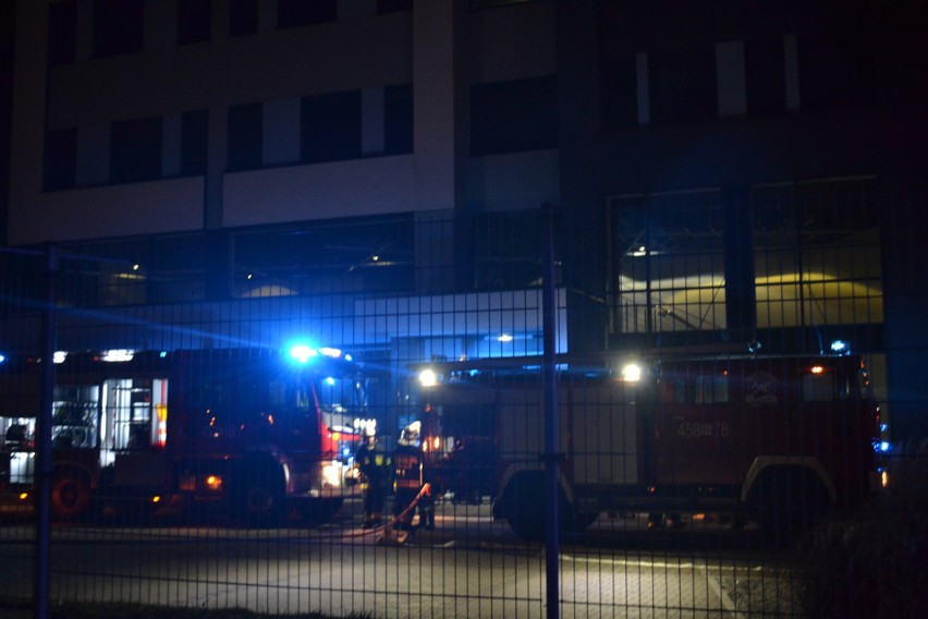 Pożar w biurowcu firmy AIUT w Gliwicach. Ogień pojawił się na drugim piętrze budynku