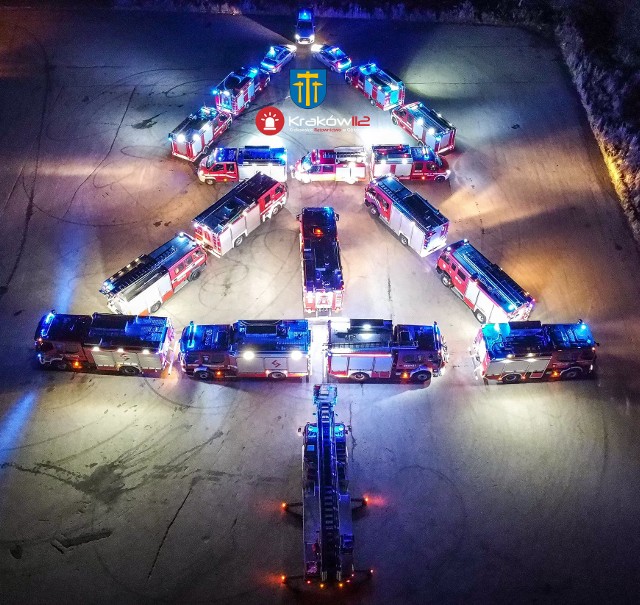 W Wieliczce zabłysnęła "Strażacka choinka dla Piotra". To akcja charytatywna na rzecz 32-letniego Piotra Dębskiego, strażaka z OSP w Woli Filipowskiej