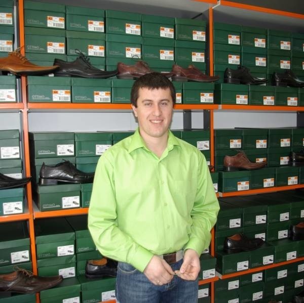 - Prawidłowe użytkowanie obuwia i jego konserwacja sprawiają, że buty będą służyć znacznie dłużej - mówi Marcin Zawada, kierownik sklepu obuwniczego CCC w Tarnobrzegu.