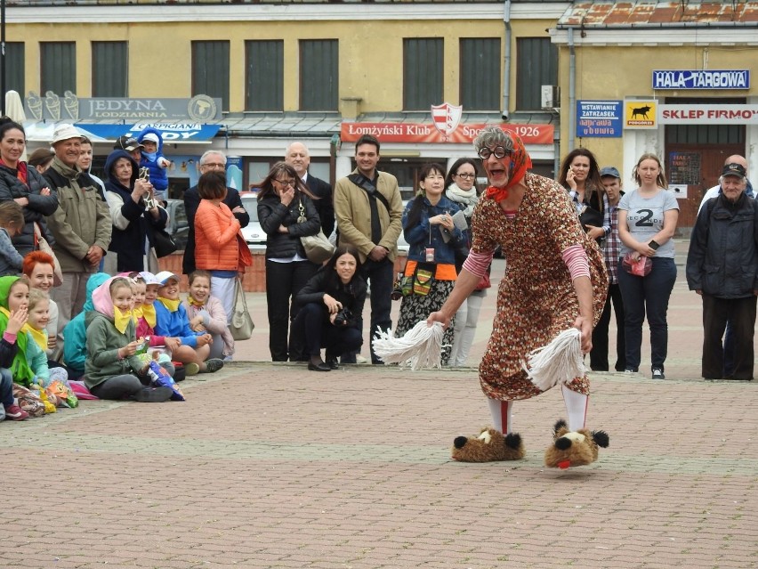 W czwartek na łomżyńskim rynku wystąpił teatr Pinezka.