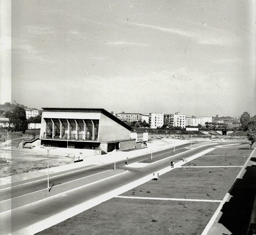 Lata 1967-1970, Hala widowiskowo-sportowa przy ul. Żytniej...