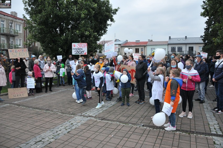 Mieszkańcy Smardzowic protestowali przeciwko likwidacji...