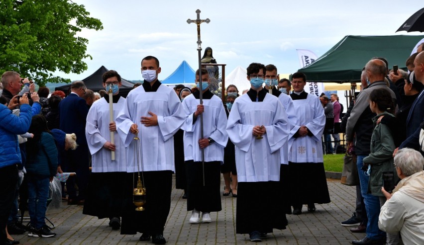 Mimo obowiązujących rok temu obostrzeń sanitarnych...