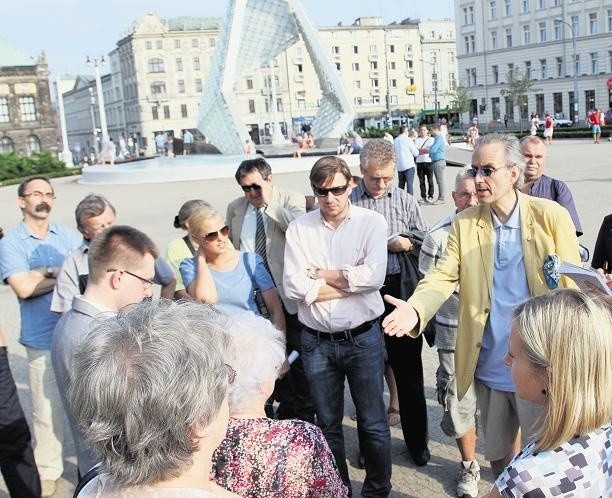 Mieszkańcy chcieli sprawdzić stan wartej około 6 mln złotych infrastruktury, która powstała jako rekompensata za uciążliwości związane ze strefą kibica.