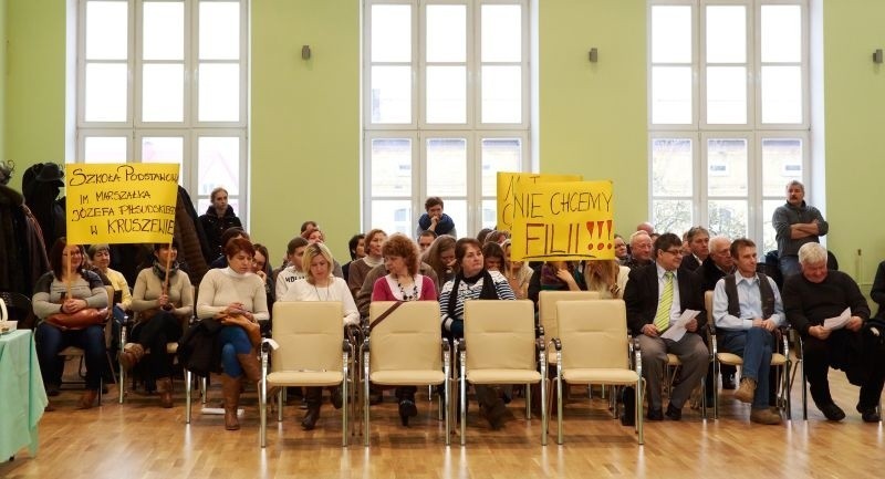 Rodzice walczą o szkołę w Kruszewie