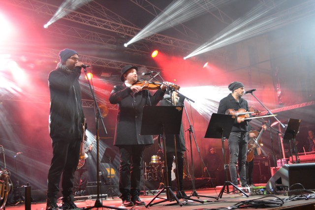 Fantastyczny koncert dał Zakopower w Rybniku na finał Bożego Narodzenia i Kolędowania. Cały rynek wypełnił się mieszańcami, którzy przyszli na wspólną wigilijkę.