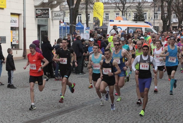 Mateusz Kaczor (numer startowy 1002) z Radomia, ukończył Bieg Kazików na trzecim miejscu.