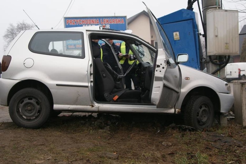 Wypadek w Kaliszu. Nie żyje kierowca. Uderzył w ogrodzenie,...