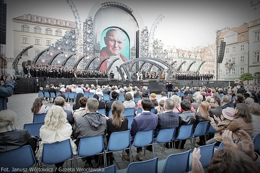 Wrocław: Tłumy na koncercie Piotra Rubika w Rynku (ZDJĘCIA)