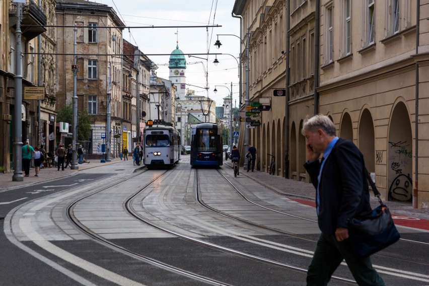 Kraków. Kolejne opóźnienie na przebudowywanej ulicy Krakowskiej. Są zastrzeżenia do wykonanych prac [ZDJĘCIA]