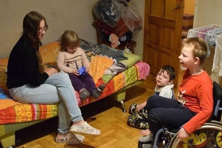 Rodzina Agnieszki i Mateusza Woźniaków z Buska Zdroju, beneficjenci akcji "Ich nowy dom" w kłopotach. Gorąco proszą o pomoc