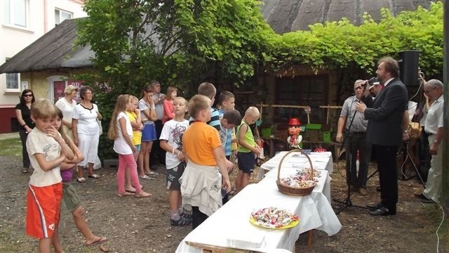 Zakończenie Letniej Szkółki Rzeźbiarskiej. Dyplomy odebrało 48 uczestników warsztatów.