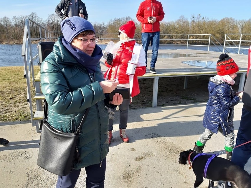 Ostrołęka. Morsowanie dla Zuzi Berezy. 13.02.2022. Zdjęcia