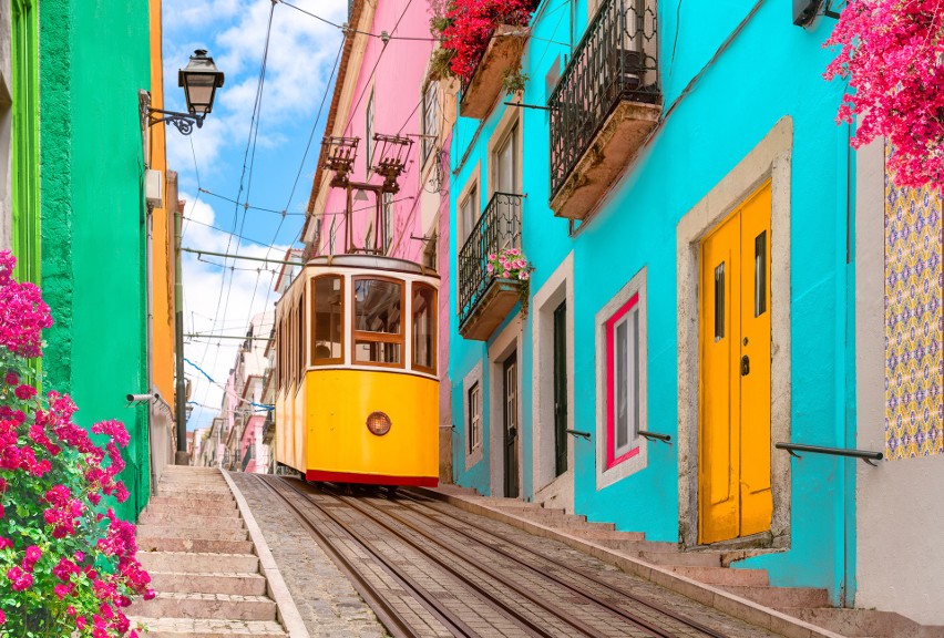 Miasta i miasteczka Portugalii zachwycają kolorytem,...