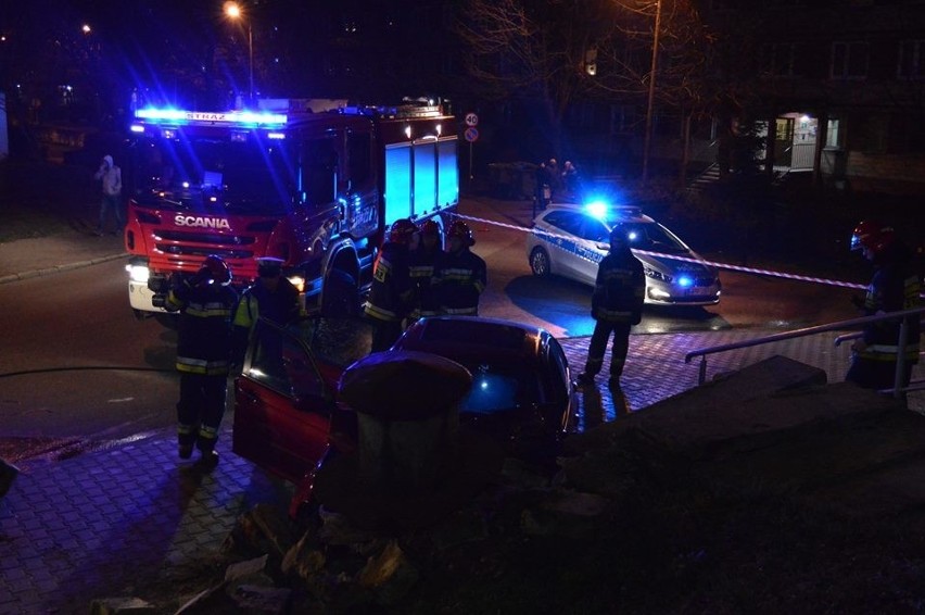 Wypadek w Jastrzębiu: Wjechał BMW w studzienkę