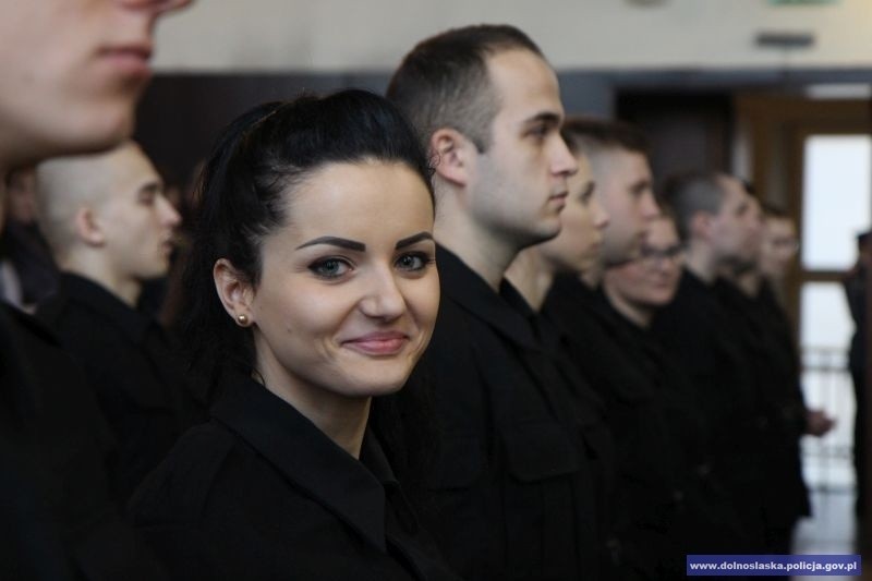 Nowe policjantki i policjanci na Dolnym Śląsku. Dziś ślubowali (ZDJĘCIA)