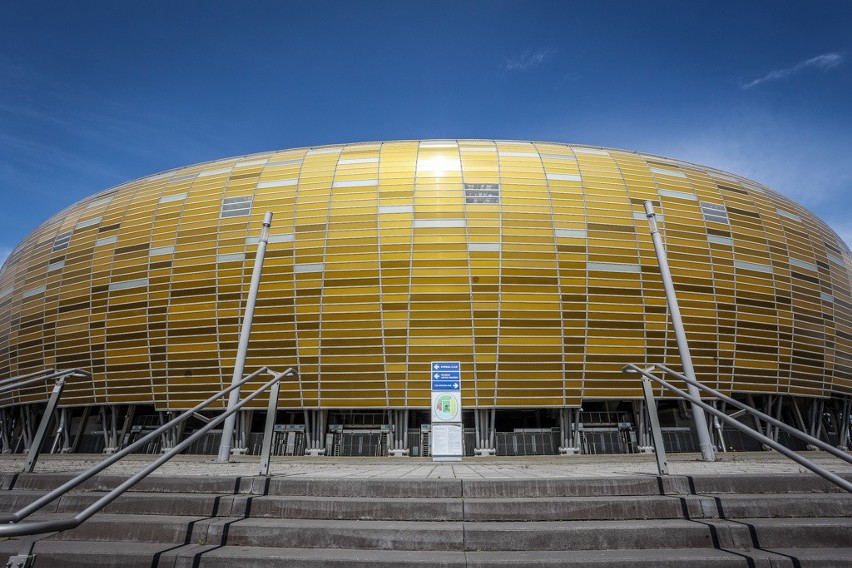 Przygotowania na stadionie i w jego sąsiedztwie do finału...