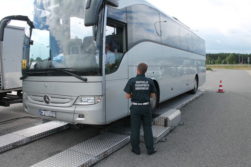 Ponad 170 skontrolowanych autokarów, 20 zatrzymanych dowodów...