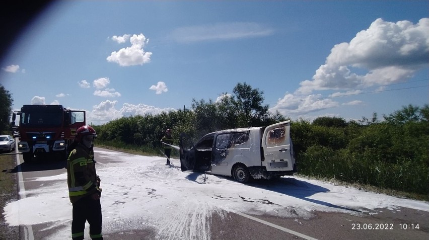 Osowiec. Pożar samochodu na DK65. Nie udało się uratować...