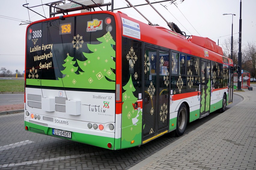 Mikołajki z komunikacją miejską: za kierownicą autobusu spotkasz Świętego Mikołaja. Jest też specjalny trolejbus