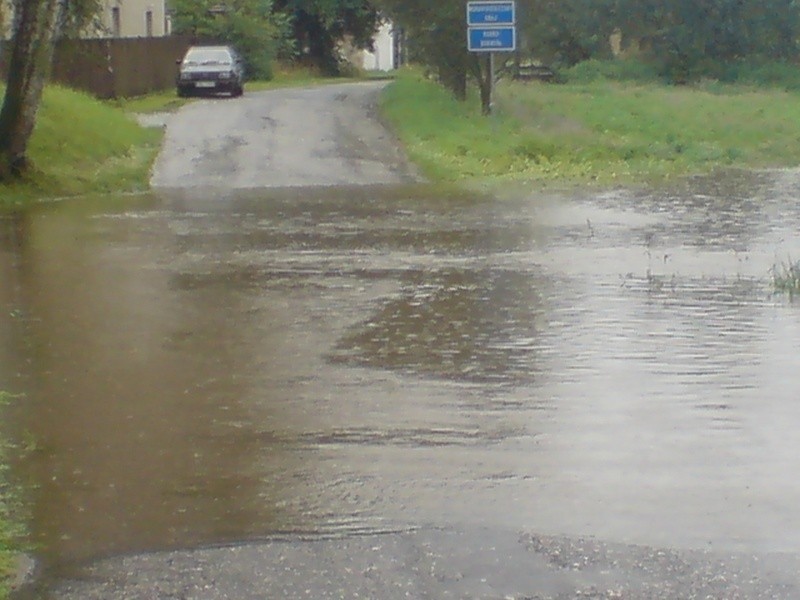 Opolskie: lokalne podtopienia na poludniu regionu. Opawa w...