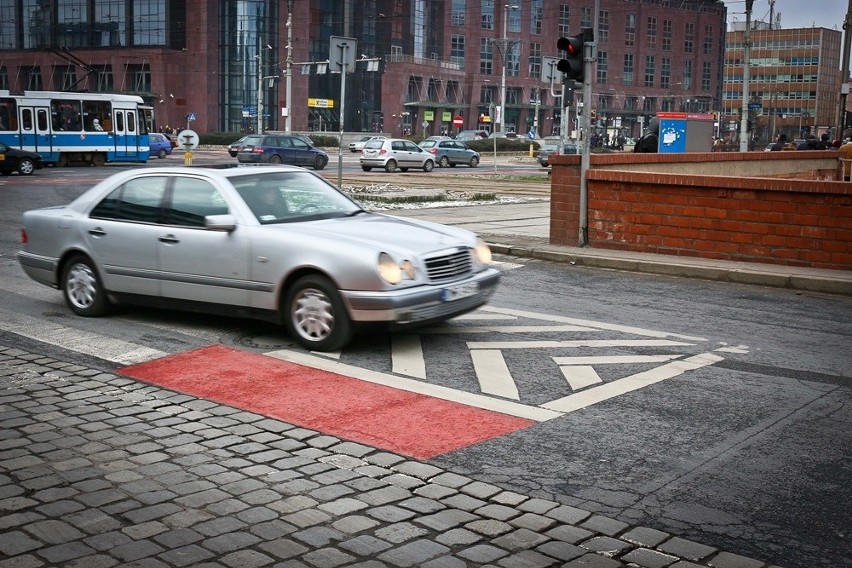 Kierowcy stracili pas na Dominikańskim. Teraz jest dla rowerów i autobusów