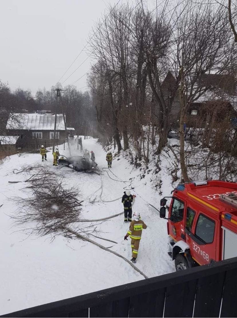 Pożar samochodu osobowego w Nawojowej Górze na ul Doły