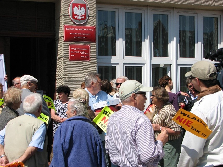 Protestowali u Rzecznika Praw Obywatelskich przeciw ustawie śmieciowej (ZDJĘCIA)