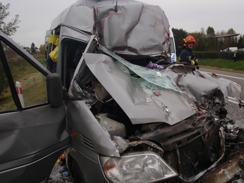 Zginął 40-letnic kierowca i jego 6-letni syn. Ranna, została...