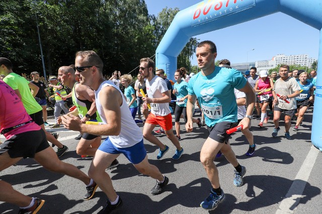 To była rekordowa edycja charytatywne sztafety maratońskiej, która już po raz czwarty odbyła się w Białymstoku. W biegu głównym wystartowało 229 drużyn liczących po 6 osób. Rywalizujące w sztafecie drużyny razem musiały pokonać maratoński dystans czyli 42,195 km. Trasa została podzielona na 6 sztafetowych odcinków.