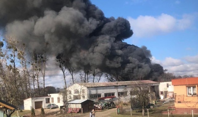 W środę, 17 marca około godz. 10 rano w miejscowości Pawłowo Żońskie wybuchł pożar. Kłęby dymu było widać z daleka. Jak się okazało, paliła się stodoła. W pożarze na szczęście nikt nie został ranny. Zobacz więcej zdjęć ---->