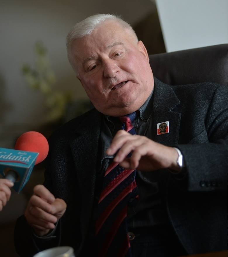 Lech Wałęsa zgolił wąsy, bo wybiera się do Dubaju "Chcę się...