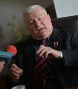 Lech Wałęsa zgolił wąsy, bo wybiera się do Dubaju "Chcę się równo opalić" [ZDJĘCIA + WIDEO]