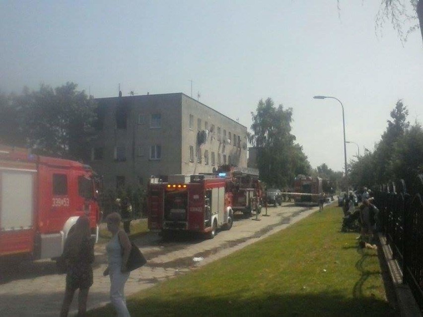 Przy ul. Wakacyjnej w Mielnie wybuchł pożar w dwupiętrowym...