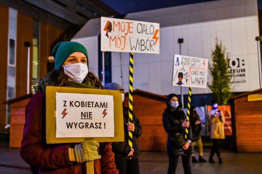 W Bydgoszczy protesty kobiet trwają od 23.10. br. Są reakcją...