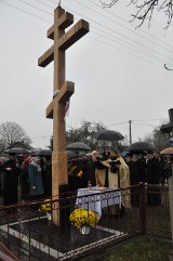 We wsi stanął krzyż ku czci tych, którzy wyjechali w nieznane