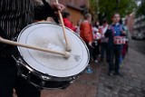 Nocne bębnienie w wielką sobotę. Dawny obyczaj do dzisiaj odbywa się w Janowcu nad Wisłą