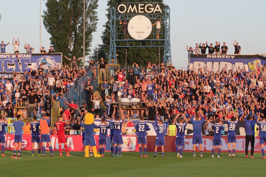 Ruch Chorzów - GKS Katowice 1:0. Tak cieszyli się kibice i piłkarze Niebieskich ZDJĘCIA