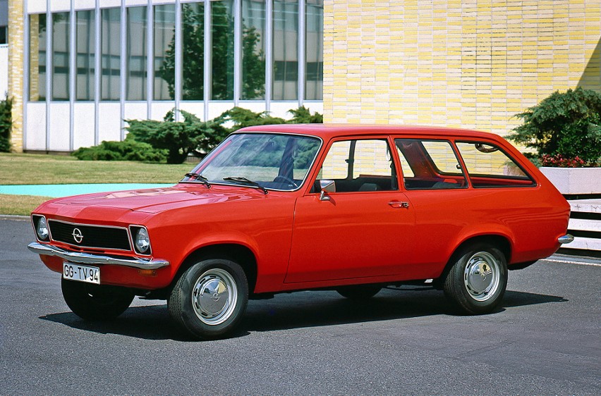 W 1970 roku Opel zrewolucjonizował klasę samochodów średniej...