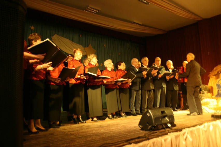 Włoszczowski Chór Seniora Niezastąpieni debiutował na Bielinieckim Festiwalu Kolęd. Podkarpacie ciepło przyjęło naszych chórzystów (ZDJĘCIA)